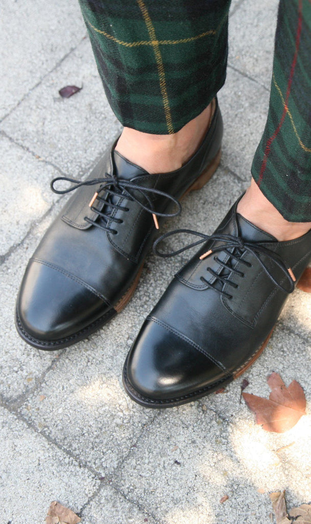 How to Choose and Style Vintage Leather Shoes for Monday Workwear: A Lady's Guide