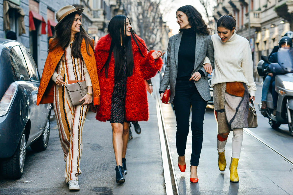 Paris Street Style: Sneakers and Sleek Minimalism - CUCTOS